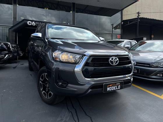 TOYOTA HILUX 2.8 D-4D TURBO DIESEL CD SRV 4X4 AUTOMÁTICO